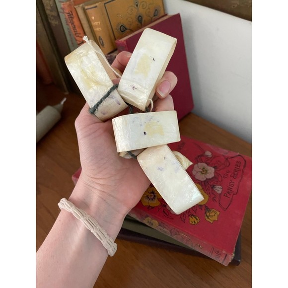Vintage Set of 4 Seashell Napkin Rings - Picture 4 of 5